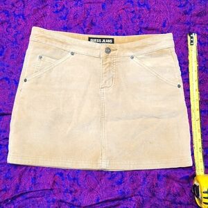 Guess corduroy mini skirt 😍